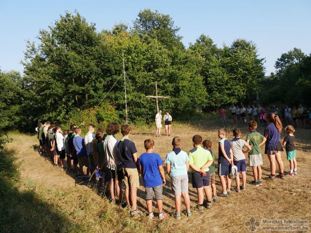 Az első zászló felvonás a táborban II.