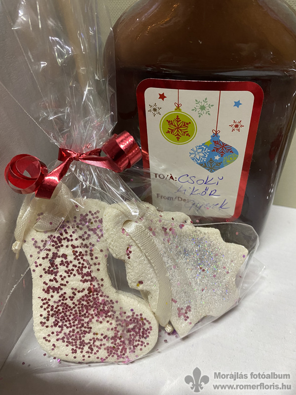 Sólisztgyurma dísz és alkoholmentes csoki likőr